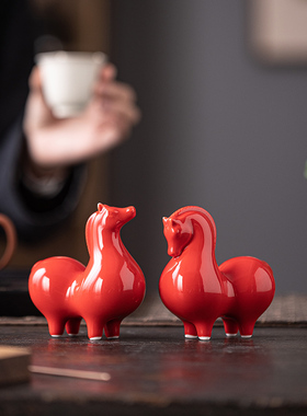 红色陶瓷小马造型装饰摆件