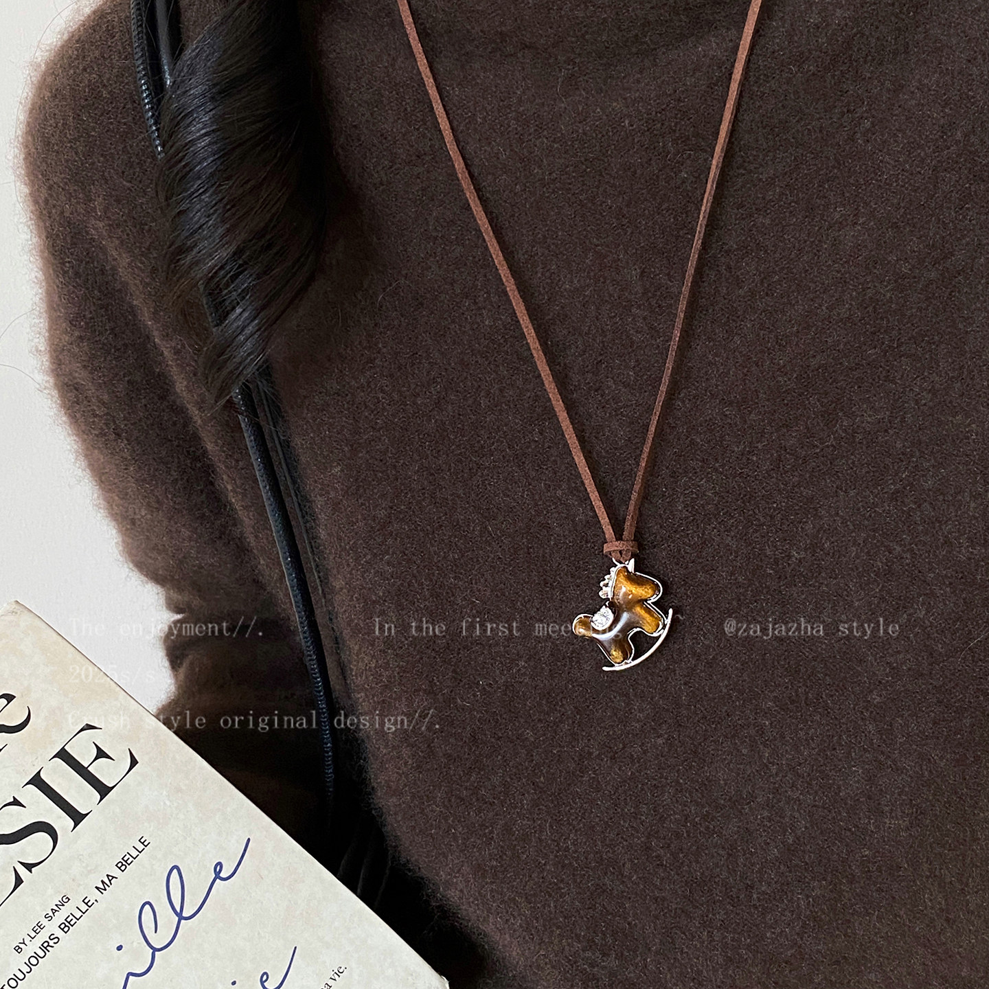 小马送福~红色丝绒本命年小马项链女款秋冬高级感毛衣链马年配饰,淘宝优惠券,粉丝福利购,淘宝优惠卷