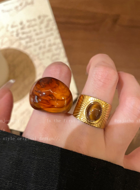 中古琥珀色树脂戒指女款美拉德