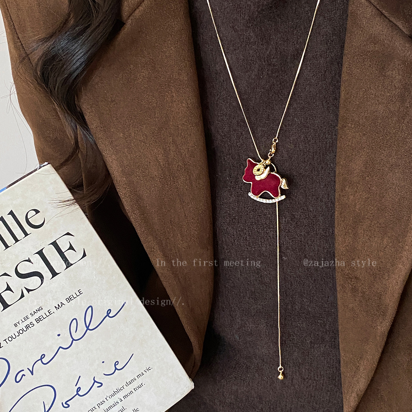 新年红色丝绒小马吊坠项链女秋冬本命年轻奢高级感毛衣链马年配饰,淘宝优惠券,粉丝福利购,淘宝优惠卷