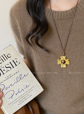 爱心虎眼石十字架项链女款秋冬