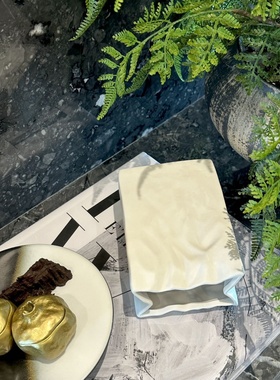 初漫文化陶瓷花瓶褶皱纸袋现代简