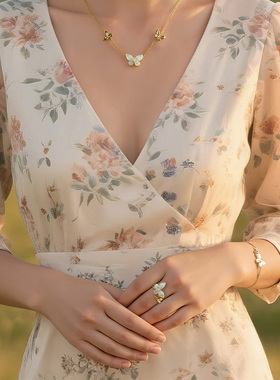 一撇一捺蝶梦流光系列蝶舞翩然手链女白色蝴蝶吊坠金色手饰轻珠宝