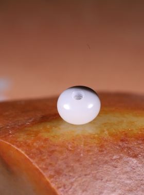 8mm新疆和田玉籽料青花隔片顶珠平安扣手串配珠手链配饰黑白单珠