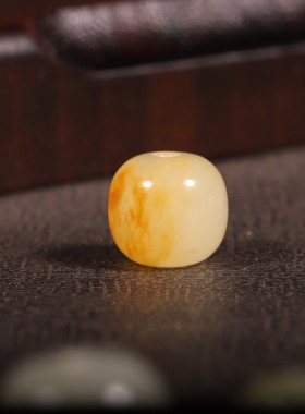 新疆和田玉籽料黄皮老型珠手串