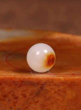 新疆和田玉籽料红皮白玉圆珠单珠