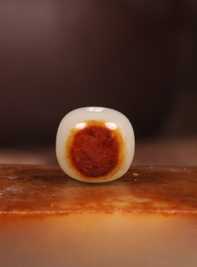 新疆和田玉籽料黄沁皮单珠手串