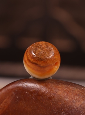 新疆和田玉籽料红皮白玉圆珠单珠