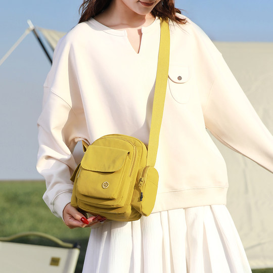 Fashionable new versatile shoulder crossbody bag for women, lightweight waterproof nylon cloth small square bag for women, multi-pocket mobile phone bag
