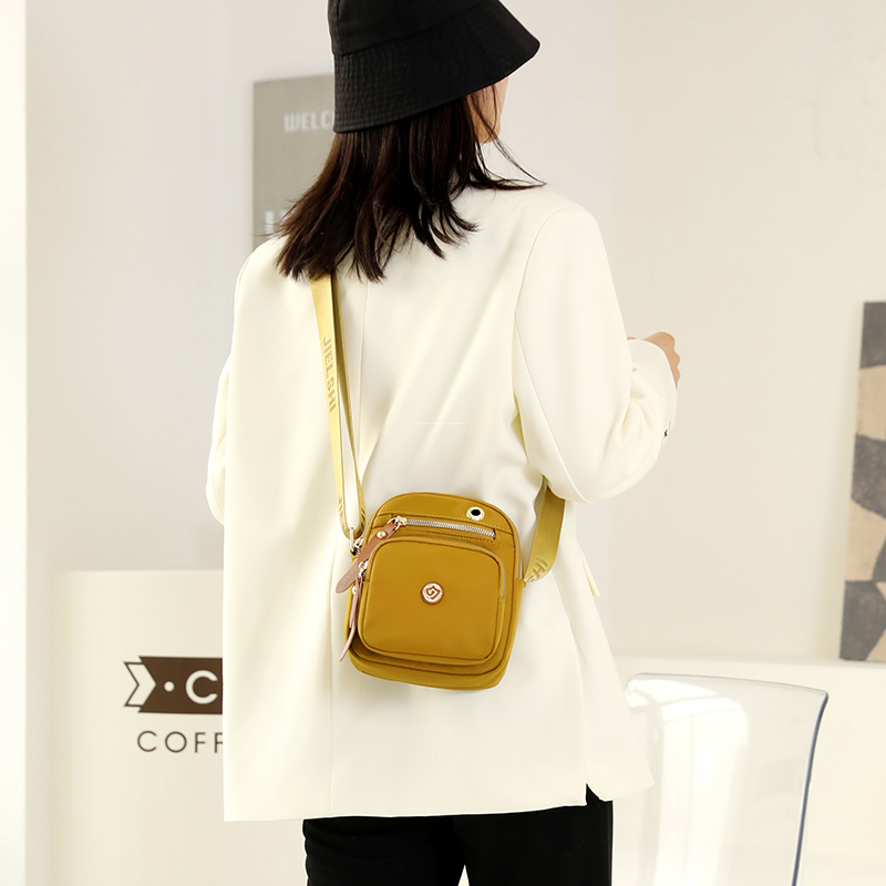 牛津布包包女2024年新款爆款轻便休闲斜挎包简约百搭大气帆布单肩 - 图1