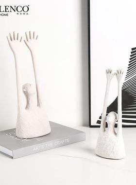 创意极简复古树脂做旧举手人摆件样板间民宿客厅设计师家居装饰品