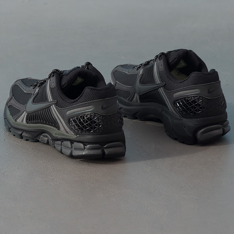 耐克（NIKE）男鞋2025秋冬新品zoom vomero5复古黑武士老爹鞋缓震 - 图2