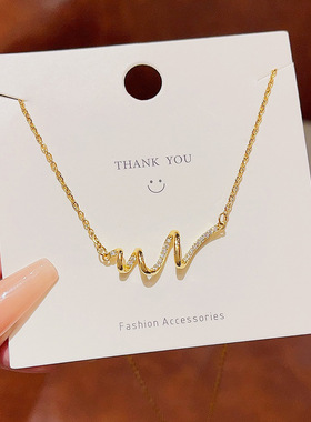 可爱红色草莓项链女轻奢小众高级感吊坠2025年春夏新款锁骨链颈链