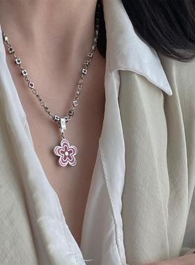 2025抖音热推款粉色花朵吊坠女ins风小众设计高级感百搭链配饰潮