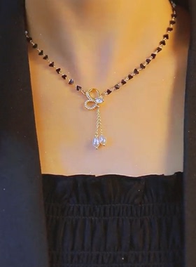 黑色水晶镶钻蝴蝶珍珠吊坠项链