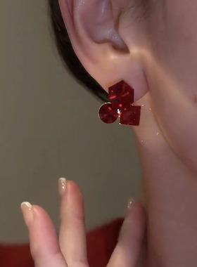 红色几何立体方块银针耳钉女