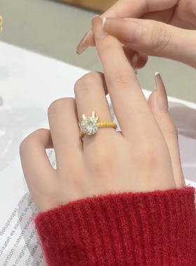 镶钻旋转金色龙形戒指女