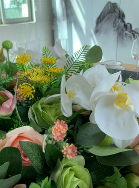 素雅新中式酒店餐桌花圆桌餐厅