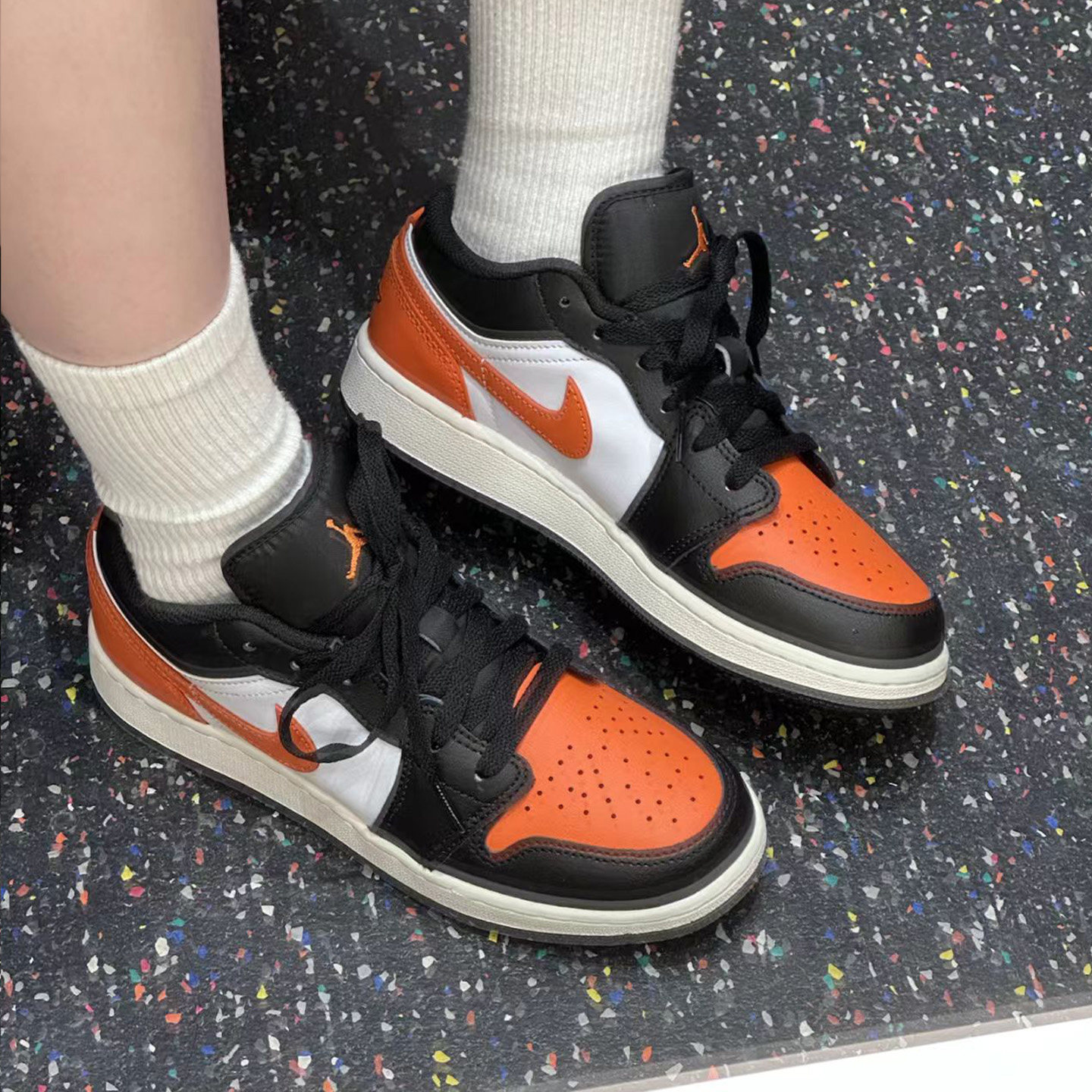 Nike/耐克Jordan1女子低帮防滑耐磨运动休闲篮球鞋GS款553560-081,淘宝优惠券,粉丝福利购,淘宝优惠卷