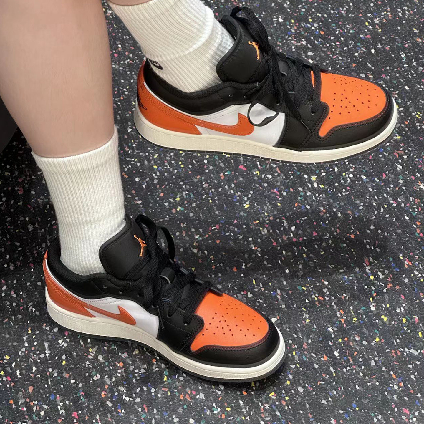 Nike/耐克Jordan1女子低帮防滑耐磨运动休闲篮球鞋GS款553560-081,淘宝优惠券,粉丝福利购,淘宝优惠卷