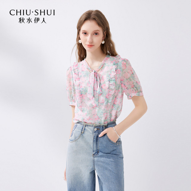 ເສື້ອຢືດ Chiffon ສີບົວຫວານ Qiushui Yiren 2026 summer ໃຫມ່ຂອງແມ່ຍິງ romantic collar slimming ເທິງ