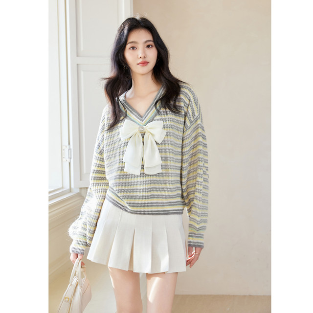 Qiushui Yiren Ole bow striped sweater women's temperament V-neck long-sleeved sweater autumn slimming outfit