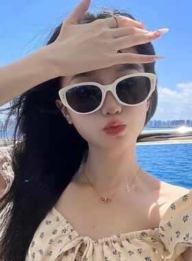 王嘉尔同款复古高级感白色框熊猫眼墨镜女款潮酷防紫外线太阳眼镜