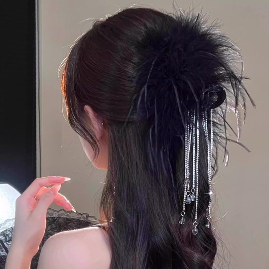 秋冬氛围感之神~紫色羽毛流苏水钻抓夹高级感洋气鲨鱼夹旅行发卡