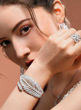 【新年礼物】APM Monaco 银色镶晶钻垂坠树叶戒指新款对戒送女友