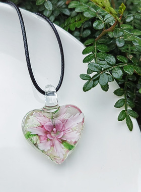 32MM时尚手工DIY粉色爱心内花琉璃吊坠项链女士独特衣服搭配吊坠