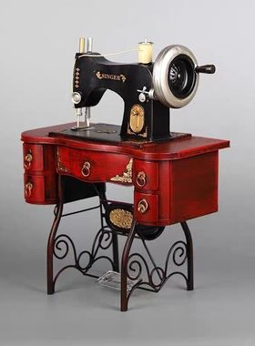 复古怀旧服装店橱窗老式缝纫机