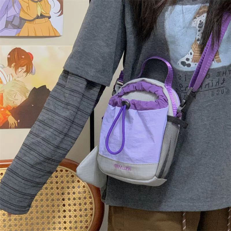 Crossbody bag suitable for summer 2026 outdoor sports dopamine water bottle lightweight mobile phone casual contrasting color single shoulder