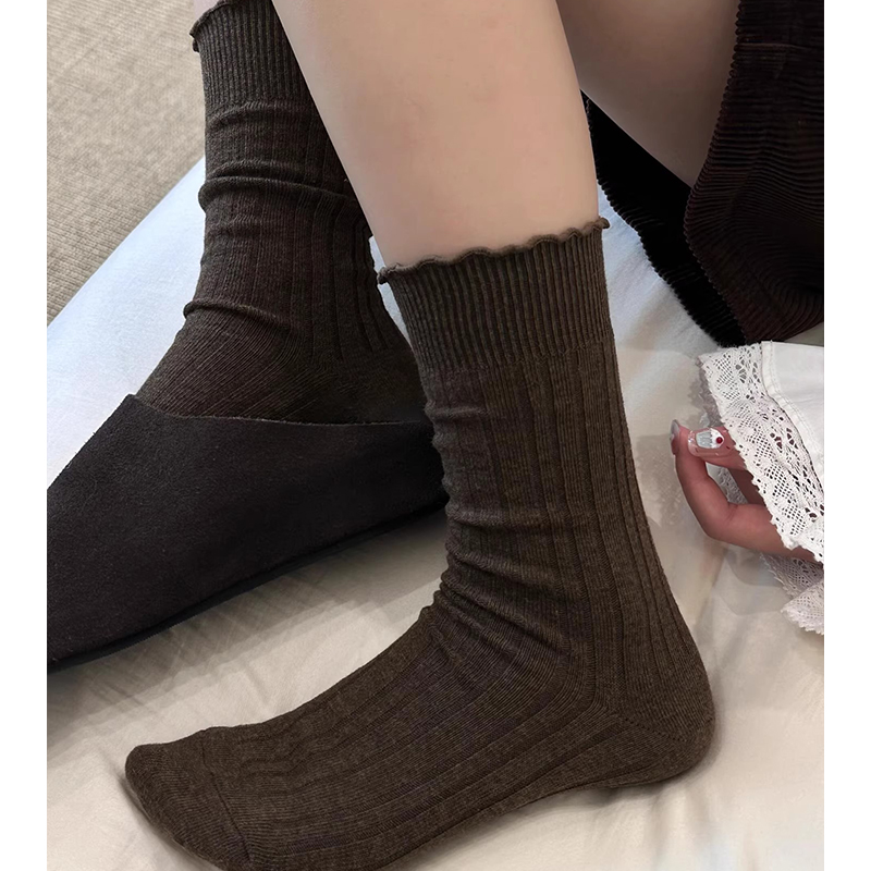 超级百搭的秋冬天的咖色木耳边中筒袜女棉袜竖条纹纯色搭配博肯