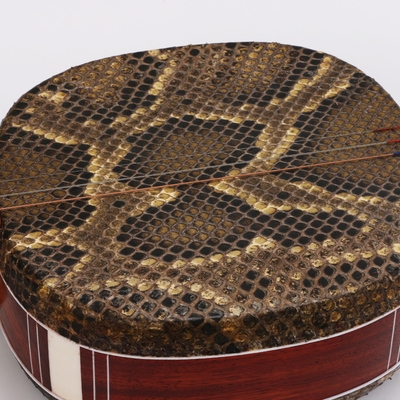 Red wood large three-stringed three-string 60 type large three-string red floral pear wood large three-stringed three-stringed three-string instrument assay to play the violin