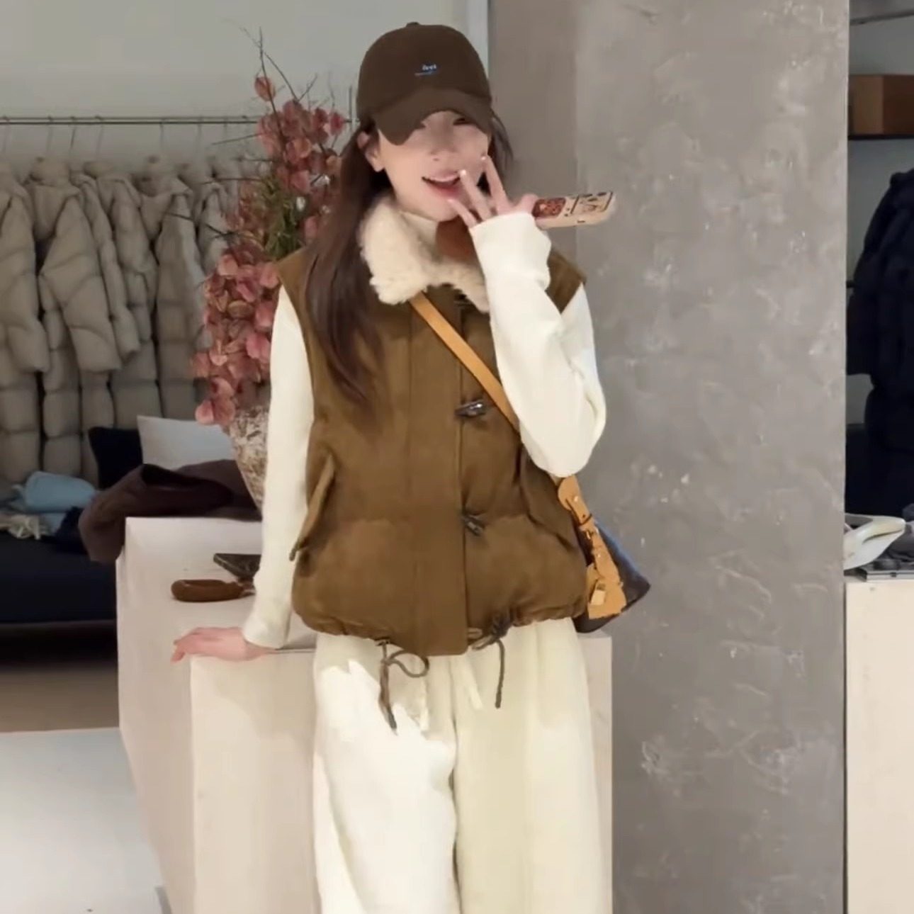 巨好看羊羔毛领羽绒服马甲女2025冬季新款爆款小个子加厚马夹短款,淘宝优惠券,粉丝福利购,淘宝优惠卷