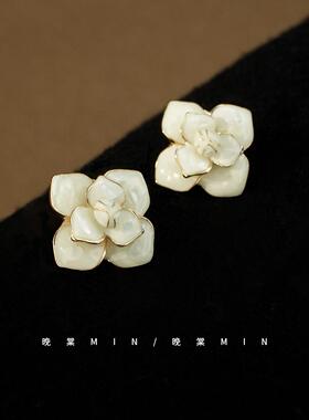 岛屿花园法式山茶花耳钉