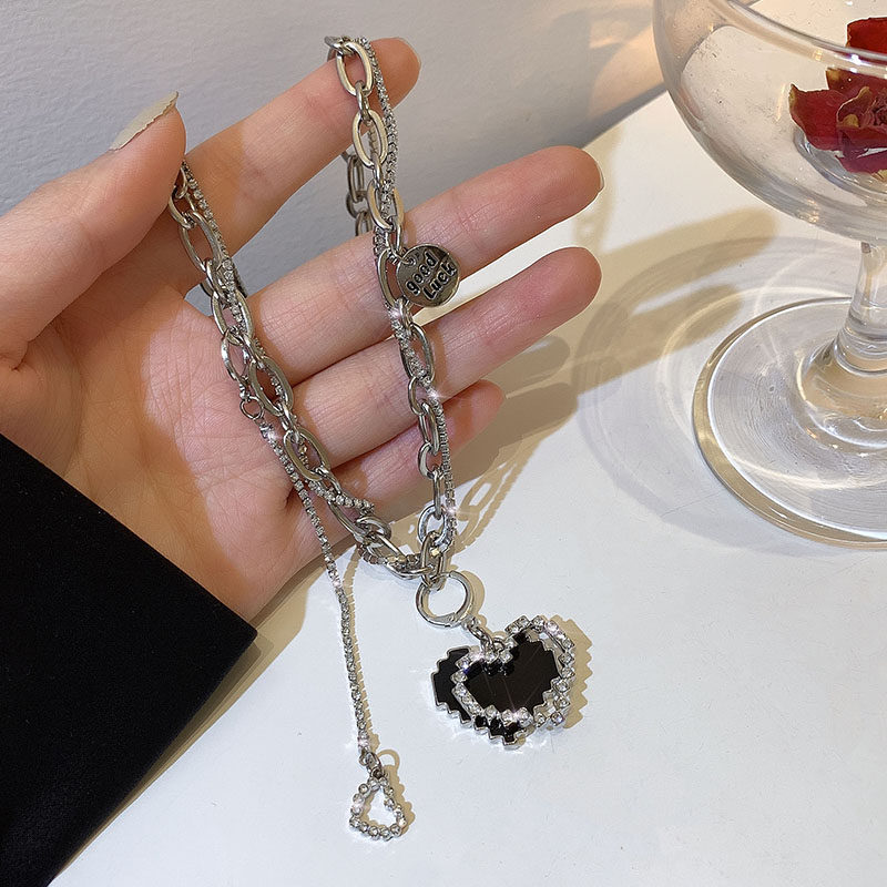 甜酷黑色爱心小众设计高级钛钢颈链 洛十项链