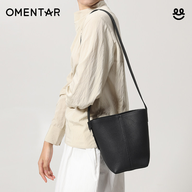 OMENTAR小众设计高级水桶包女秋冬新款单肩斜挎通勤大容量水桶包,淘宝优惠券,粉丝福利购,淘宝优惠卷
