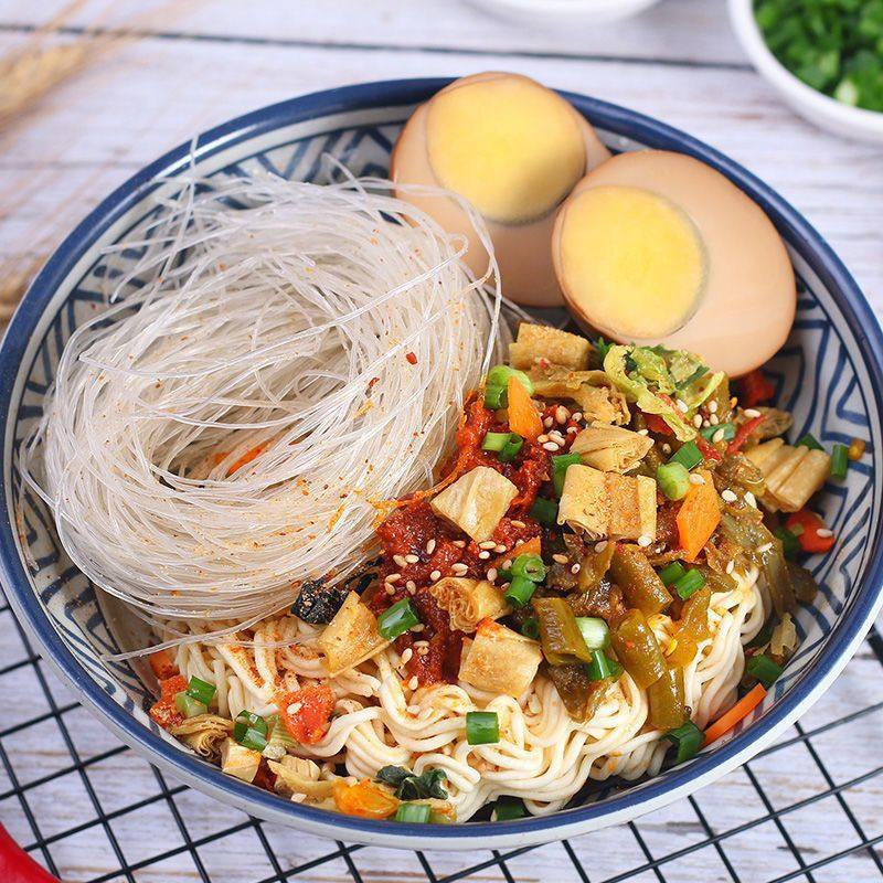 杨掌柜粉面菜蛋冲泡速食方便面整箱12桶金汤肥牛大份量泡面桶装,淘宝优惠券,粉丝福利购,淘宝优惠卷