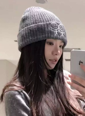 韩系火柴人刺绣护耳针织帽女秋冬