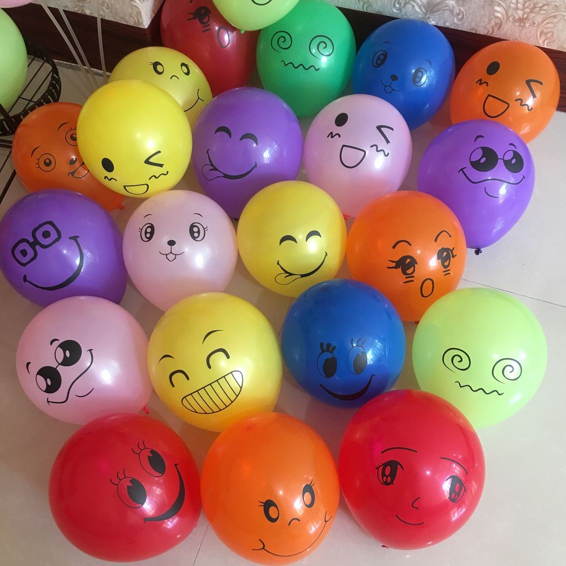 可爱笑脸气球儿童生日多款萌表情加厚彩色多种卡通地推气球100个