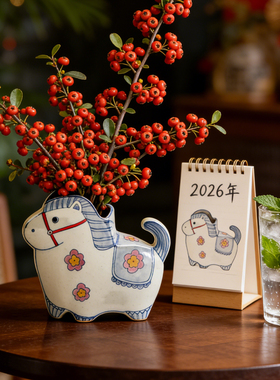 马上有钱复古陶瓷小花瓶可爱办公室桌面摆件手绘马年中古风装饰品