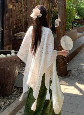 松弛感密码！这件披肩斗篷太绝了