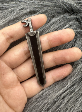 剑风传奇周边格斯斩龙大剑金属徽章