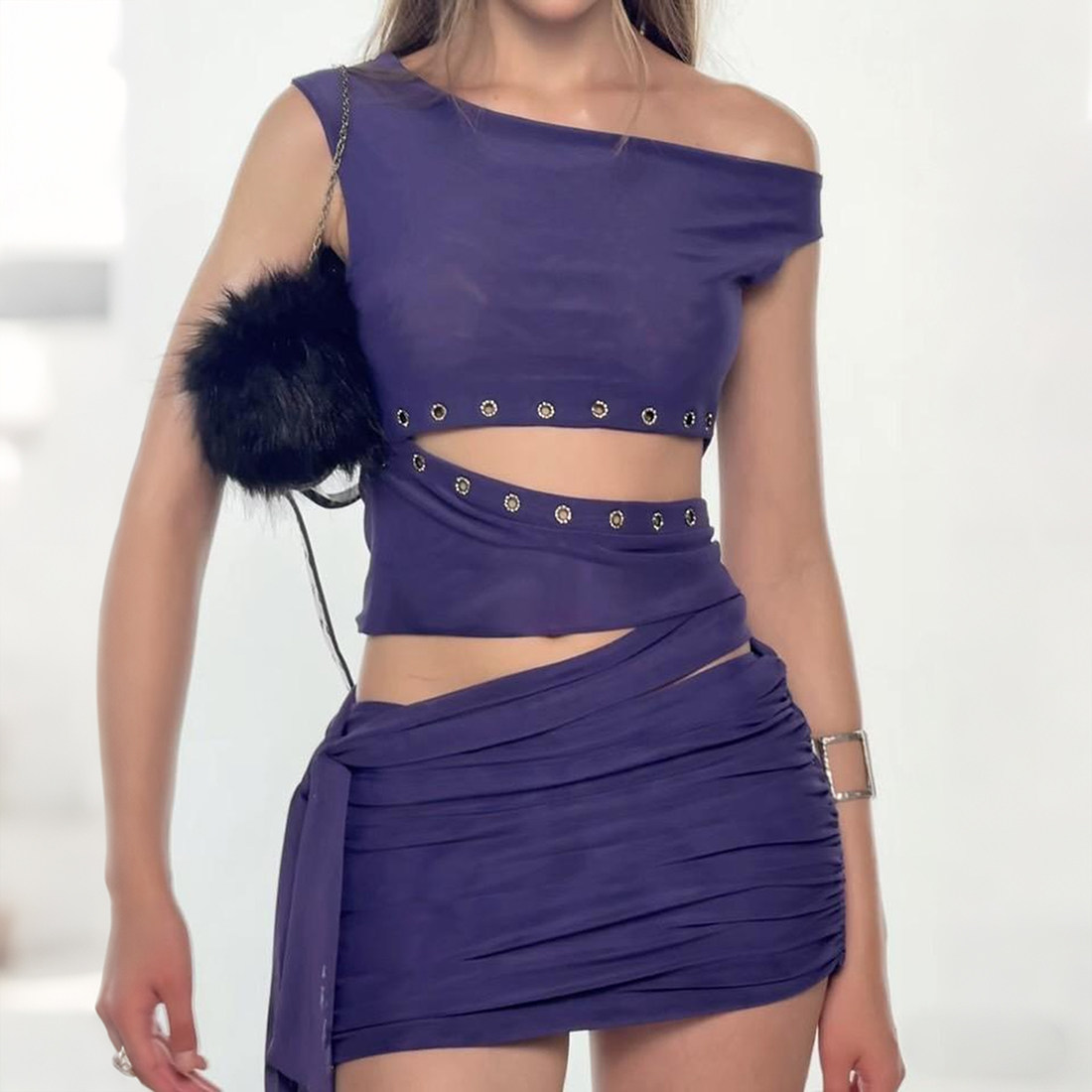 SylCue 冷艳御姐风设计感斜领露肩吊带连衣裙百搭露腰显瘦包臀裙,淘宝优惠券,粉丝福利购,淘宝优惠卷