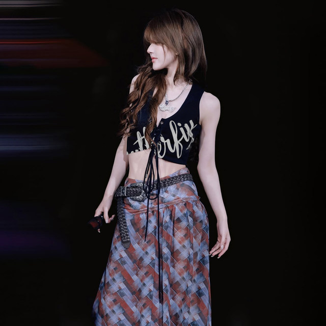 Zhao Lusi Rosy halter neck suspender skirt plaid