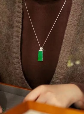 新中式时尚花青玉髓无事牌吊坠镀925银镶钻项链女淡雅简约小众