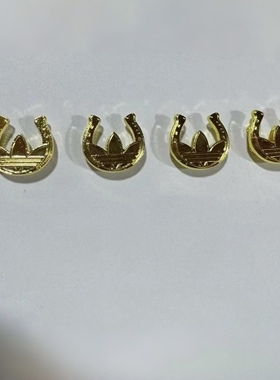 金色马掌三叶草logo鞋扣