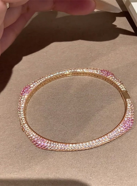 小红书轻奢水蜜桃粉色渐变手镯方圆形满钻排钻手环精致高颜值手环