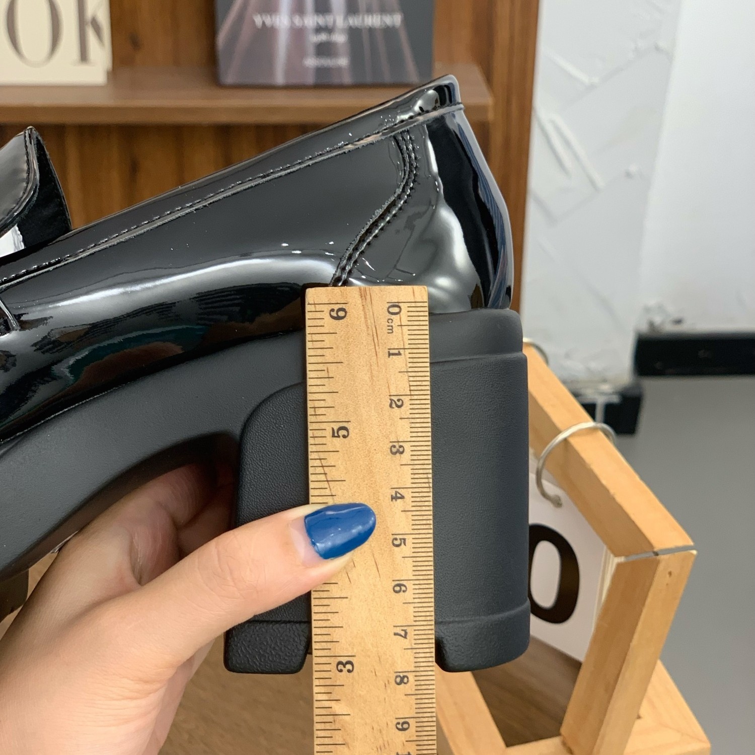 英伦风方头漆皮百搭小皮鞋女2025秋季新款松糕一脚蹬乐福鞋女单鞋,淘宝优惠券,粉丝福利购,淘宝优惠卷